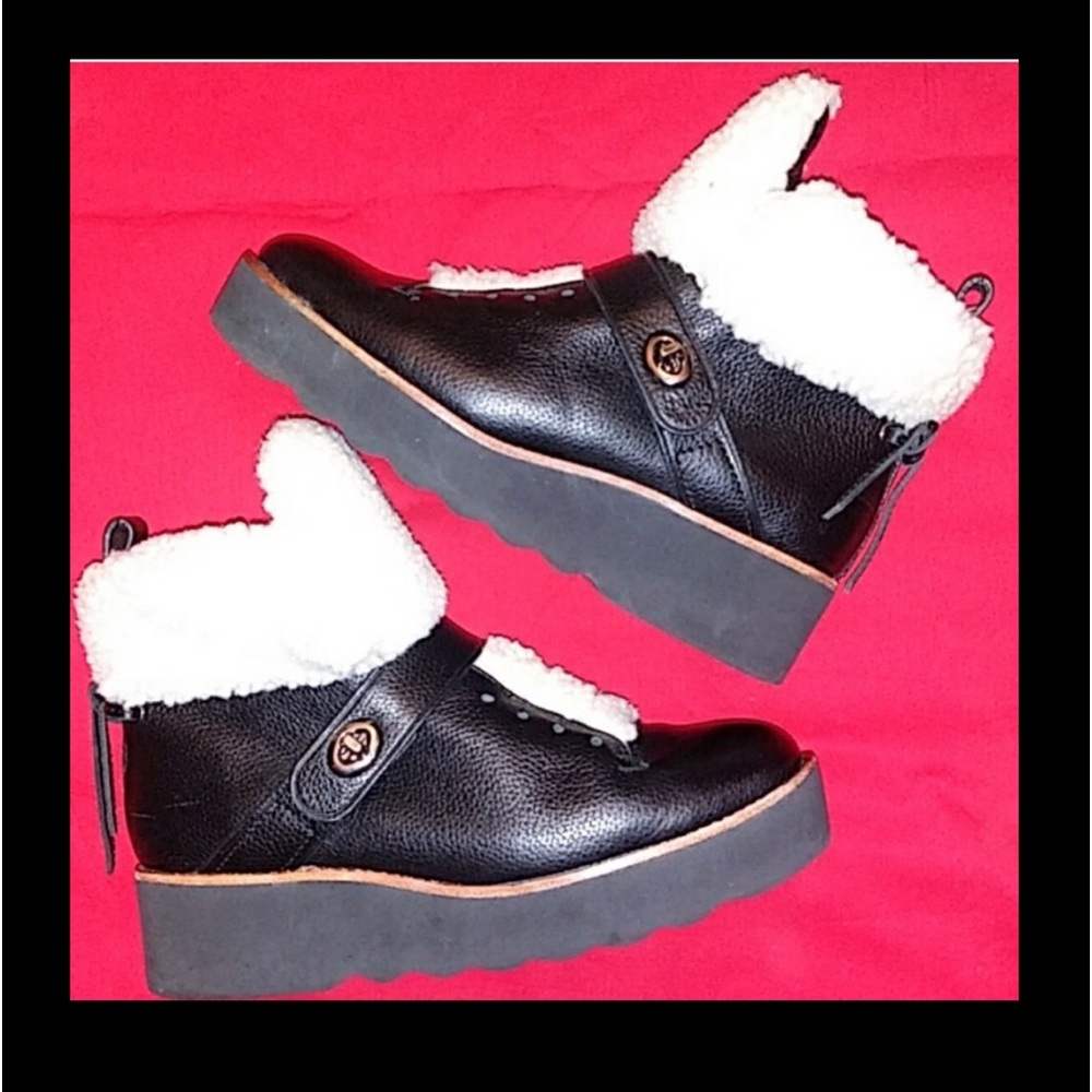 Coach "URBAN HIKER SHEARLING" Boots previously loved 🥰